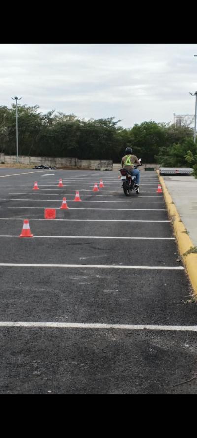 ESCUELA DE MANEJO DE MOTO MKM — foto 2