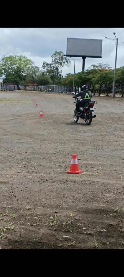 ESCUELA DE MANEJO DE MOTO MKM — foto 4